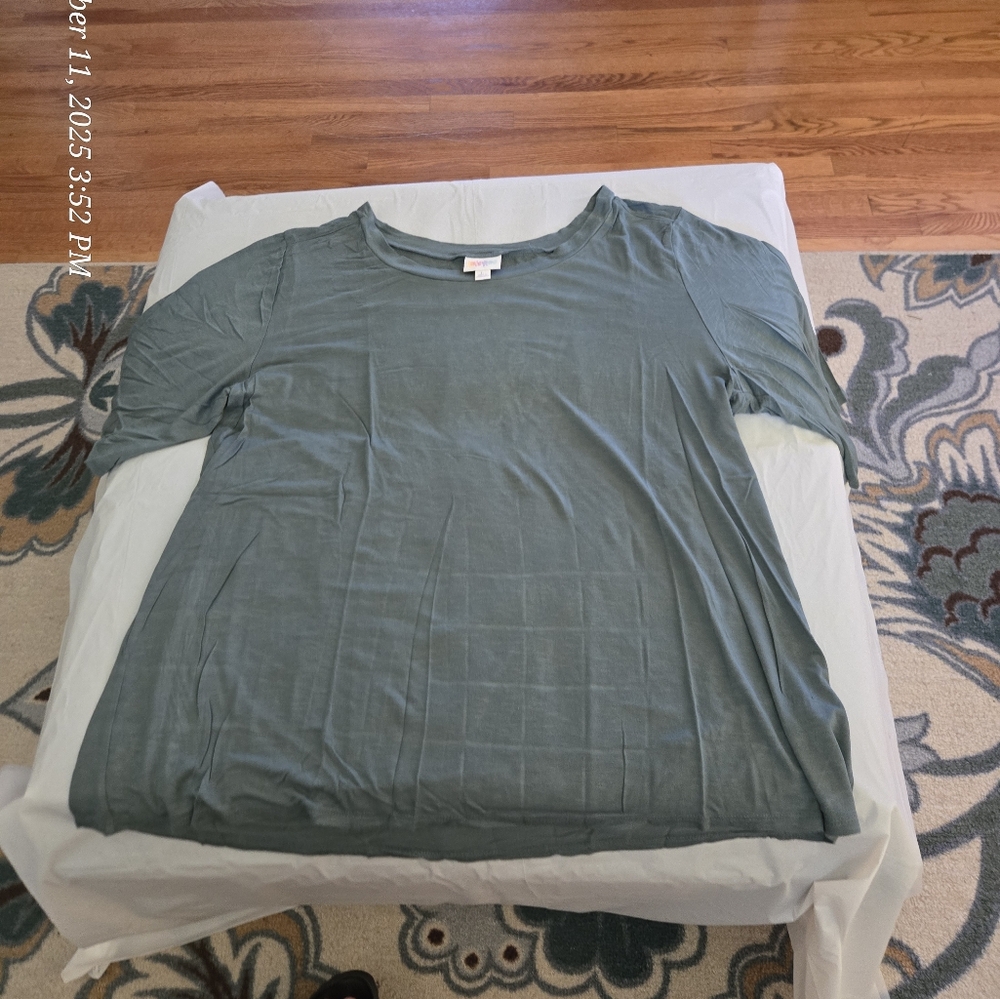 LuLaRoe Women's Teal Boyfriend T